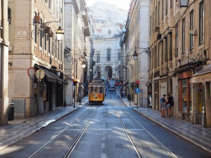 Quarto Com Varanda Na Rua Dos Douradores Lisbon Exterior photo
